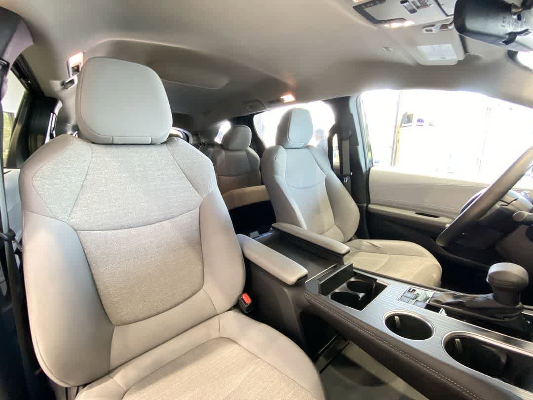 Thumbnail: 2025 Toyota Sienna - 27