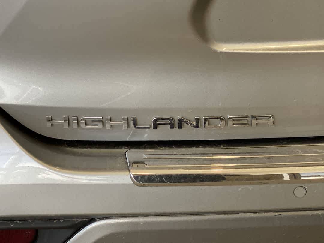Thumbnail: 2023 Toyota Highlander - 11