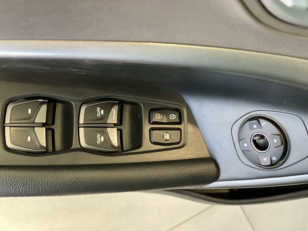 Thumbnail: 2017 Hyundai Santa Fe - 16