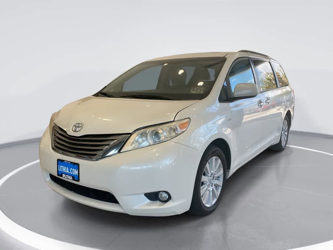 Thumbnail: 2017 Toyota Sienna - 1