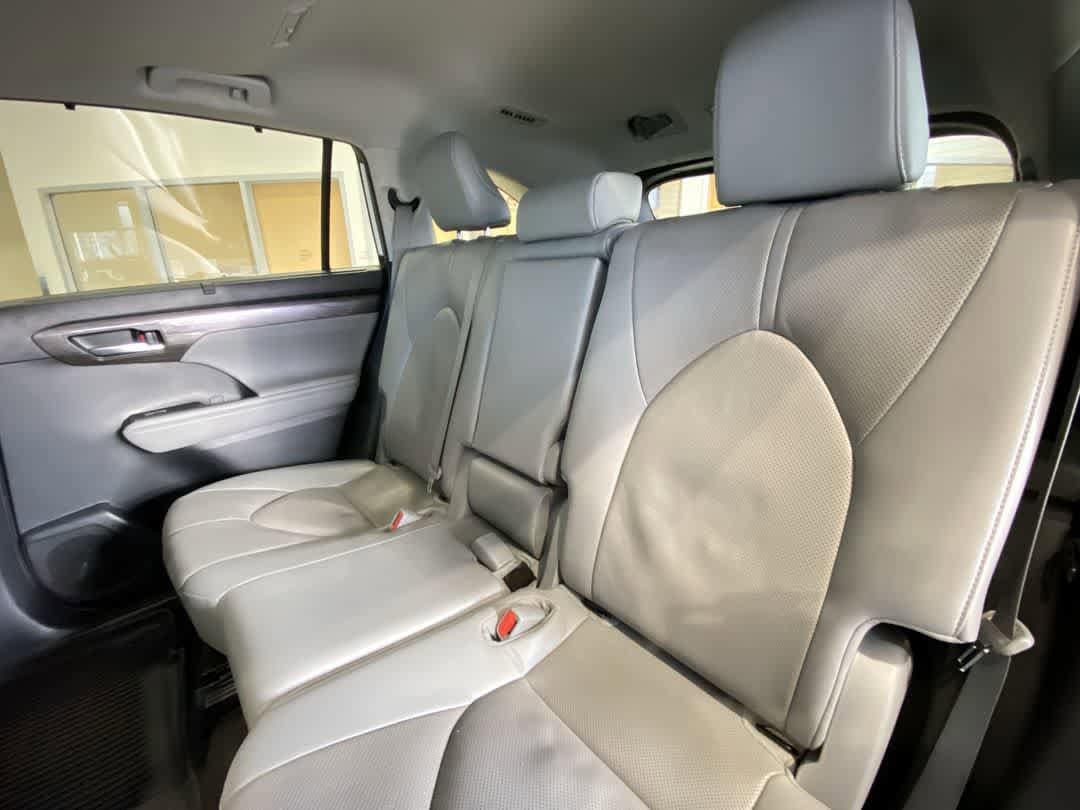 Thumbnail: 2023 Toyota Highlander - 25