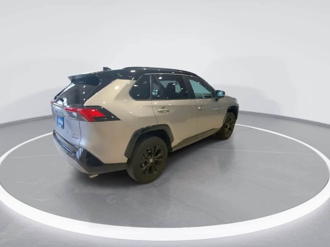 Thumbnail: 2022 Toyota RAV4 - 8
