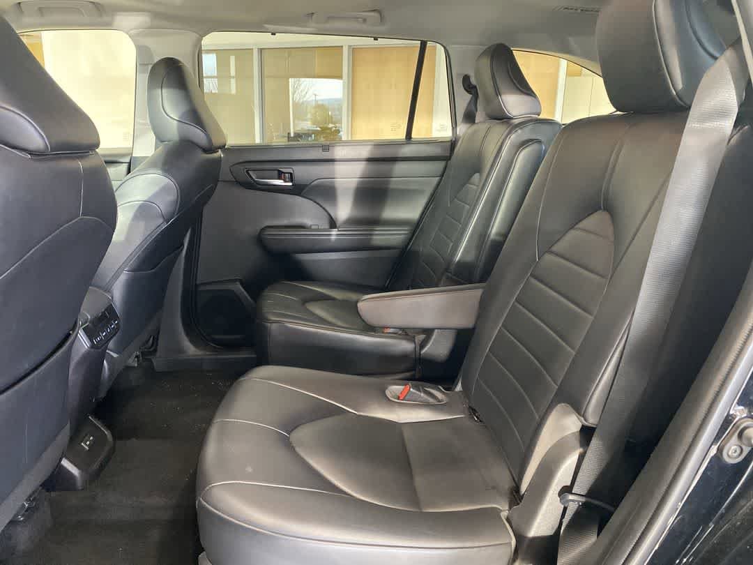 Thumbnail: 2022 Toyota Highlander - 22