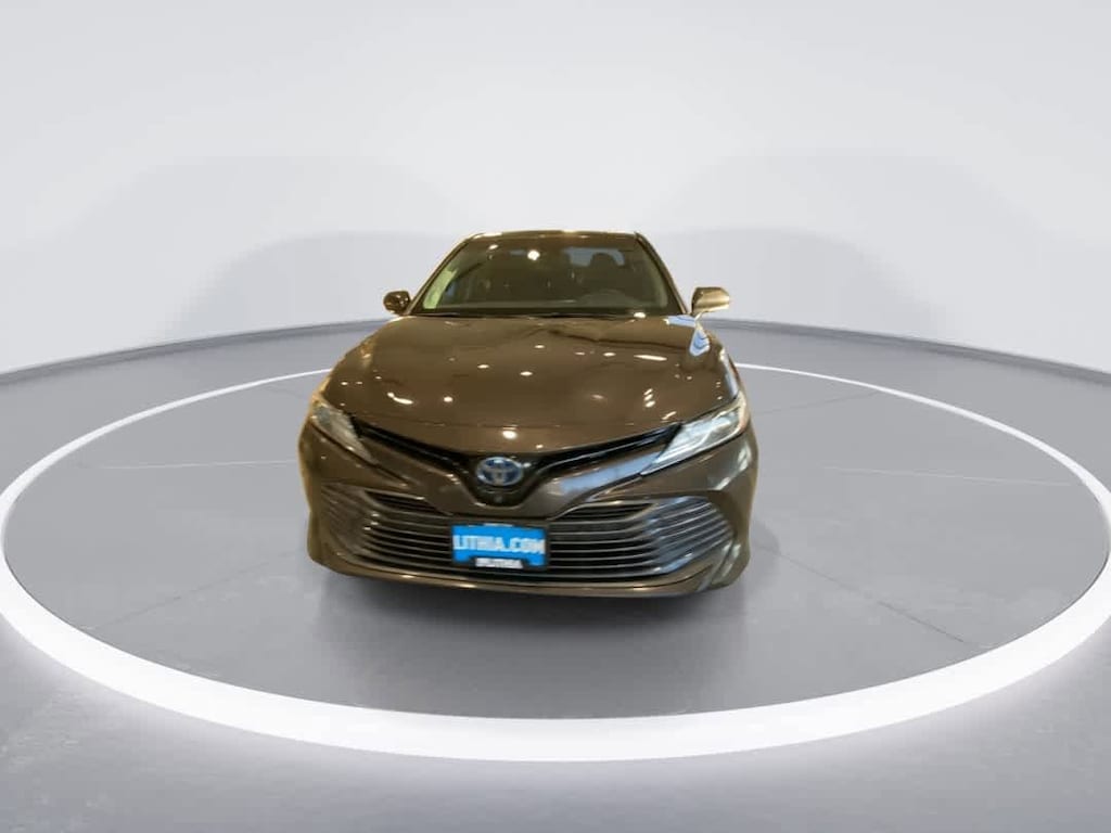 Used 2018 Toyota Camry Hybrid XLE Sedan