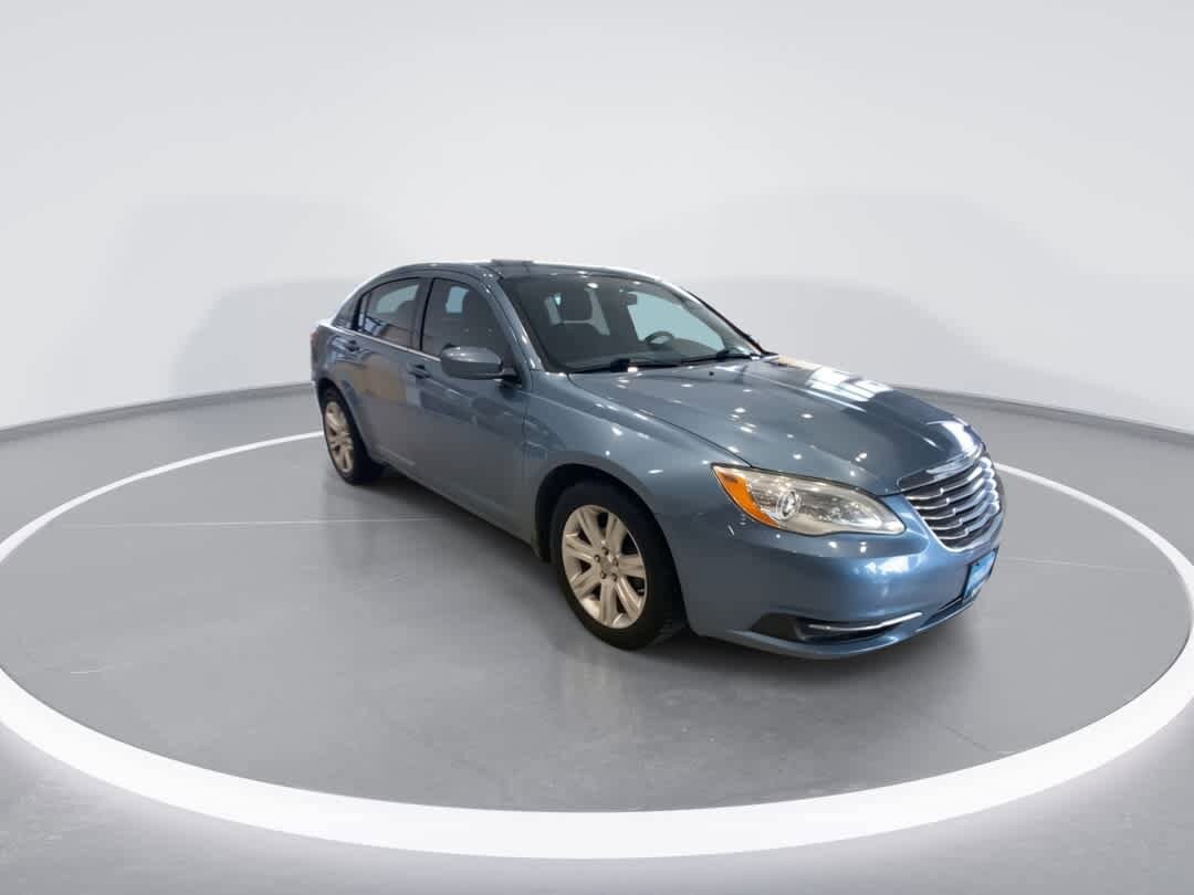 2011 Chrysler 200 Touring photo 2