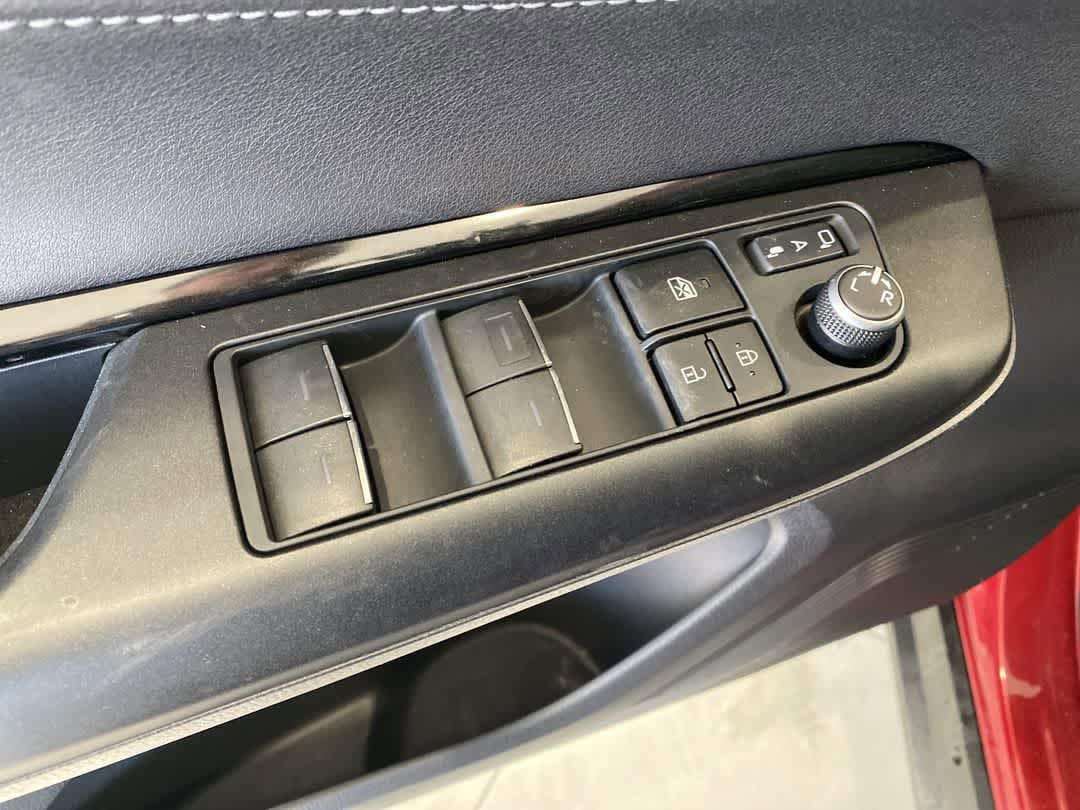 Thumbnail: 2023 Toyota Venza - 13