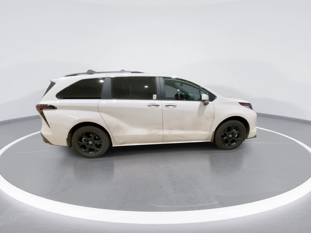 Thumbnail: 2026 Toyota Sienna - 9