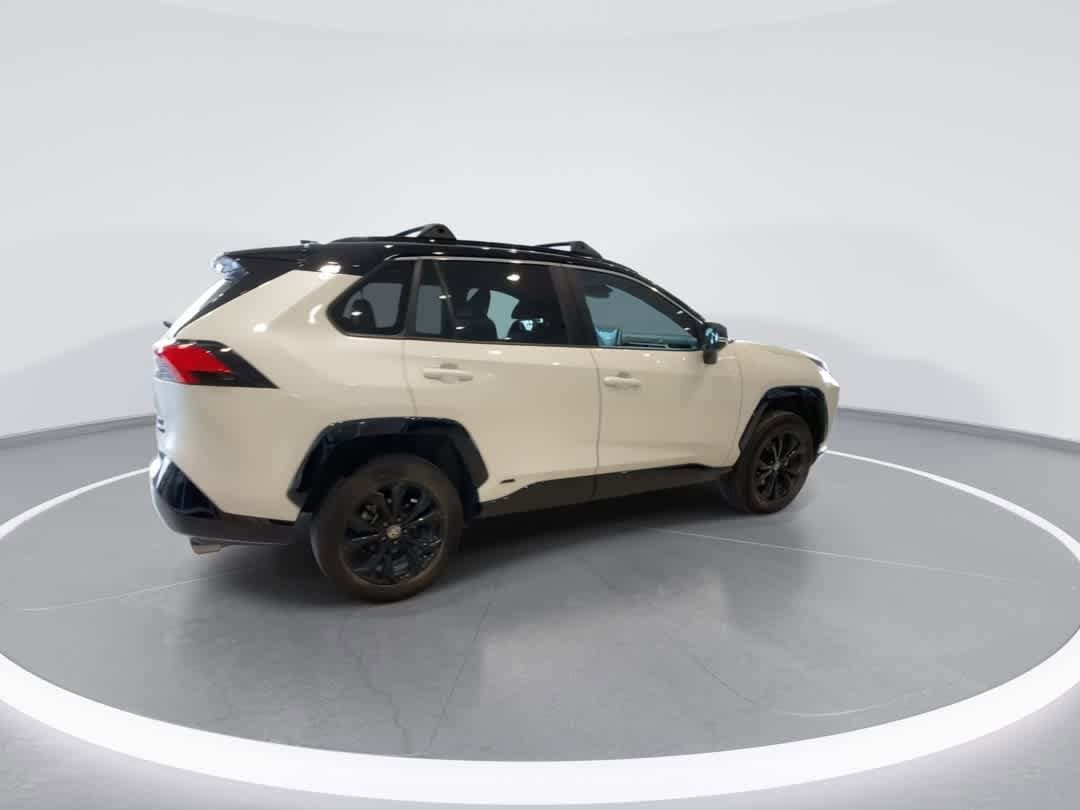 Thumbnail: 2022 Toyota RAV4 - 8