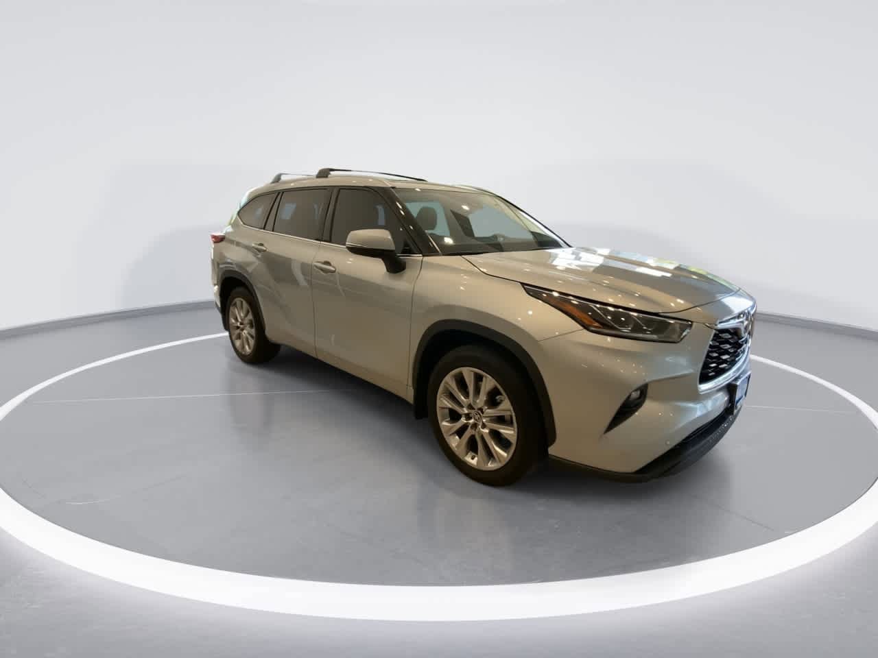 Thumbnail: 2022 Toyota Highlander - 2