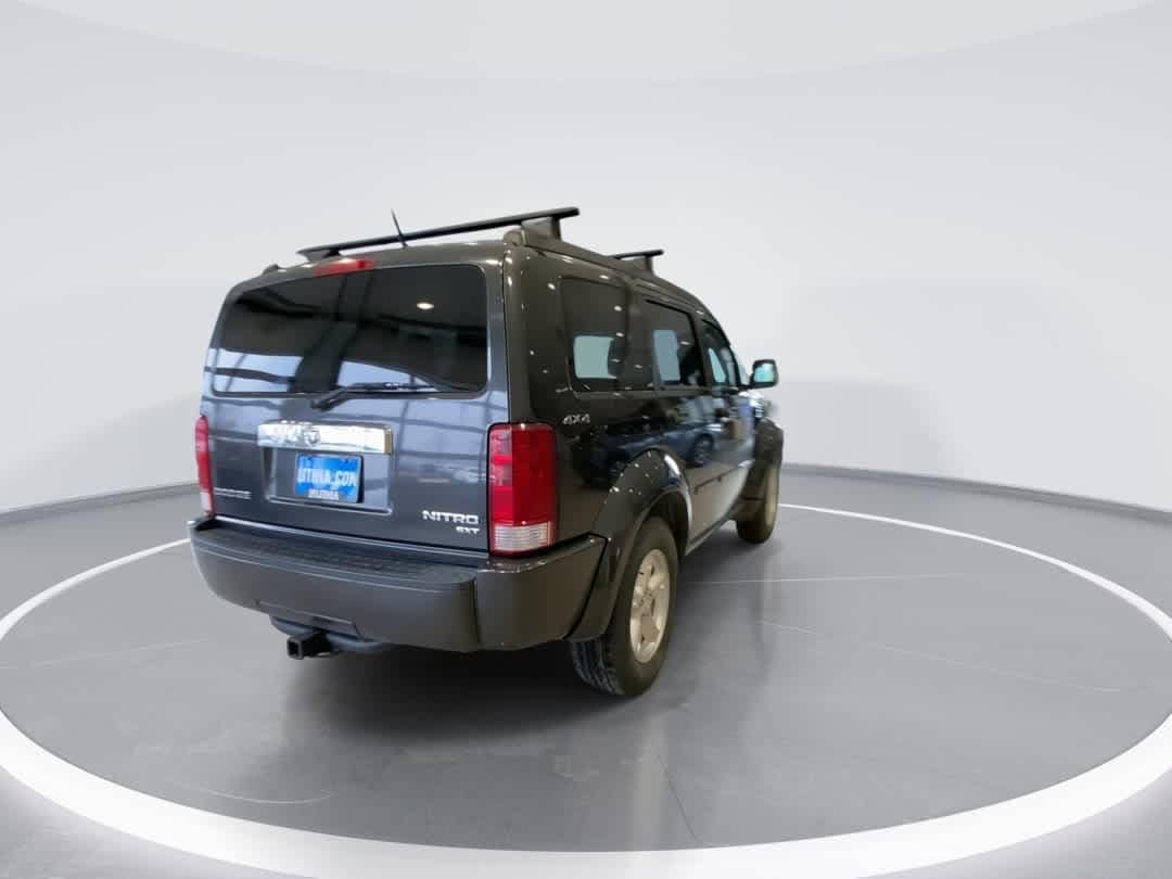 Thumbnail: 2011 Dodge Nitro - 8