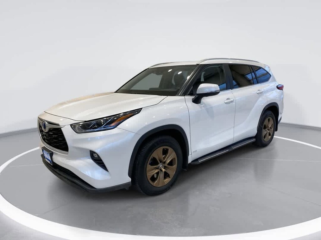 Used 2023 Toyota Highlander Hybrid XLE Bronze SUV