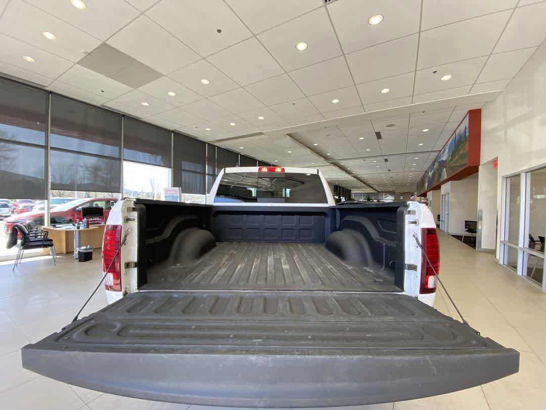 Thumbnail: 2019 RAM 1500 Classic - 25
