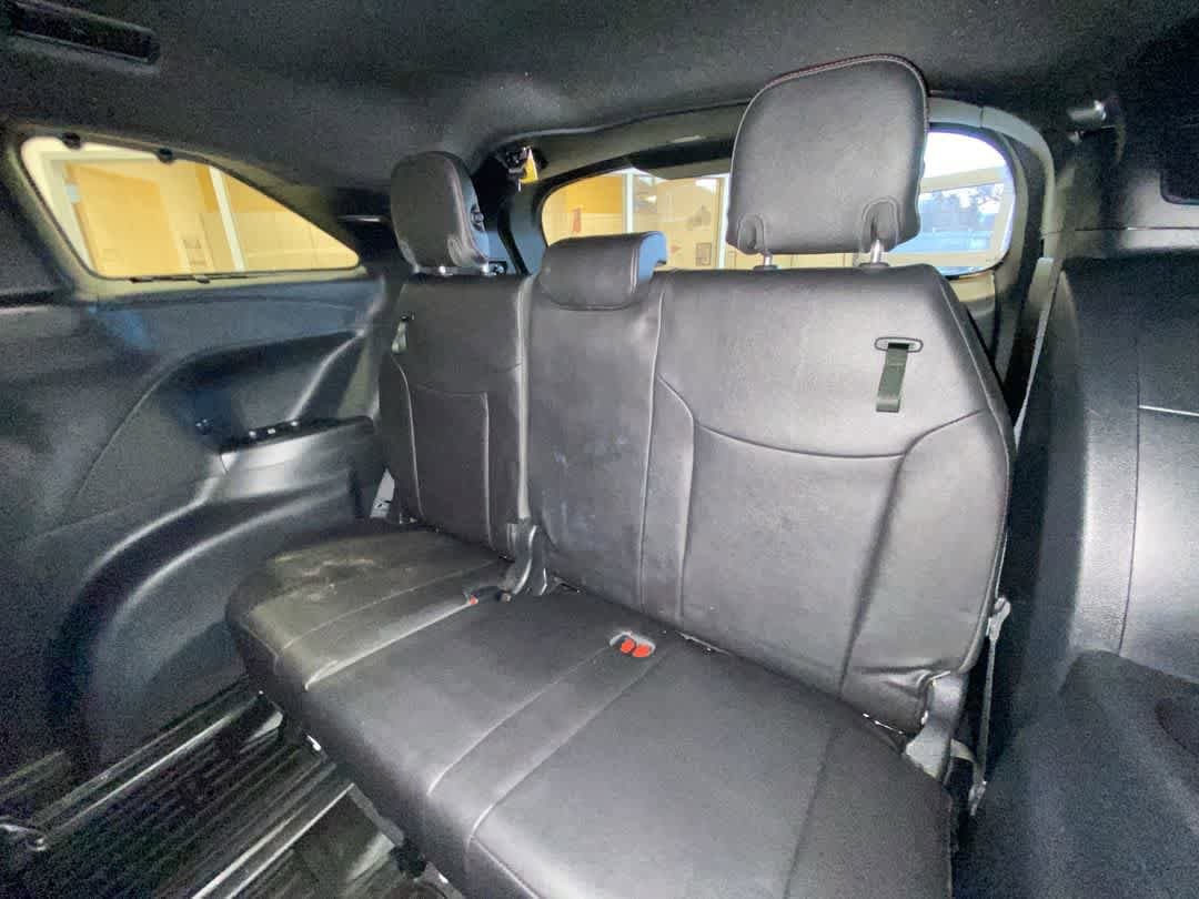 Thumbnail: 2025 Toyota Sienna - 25