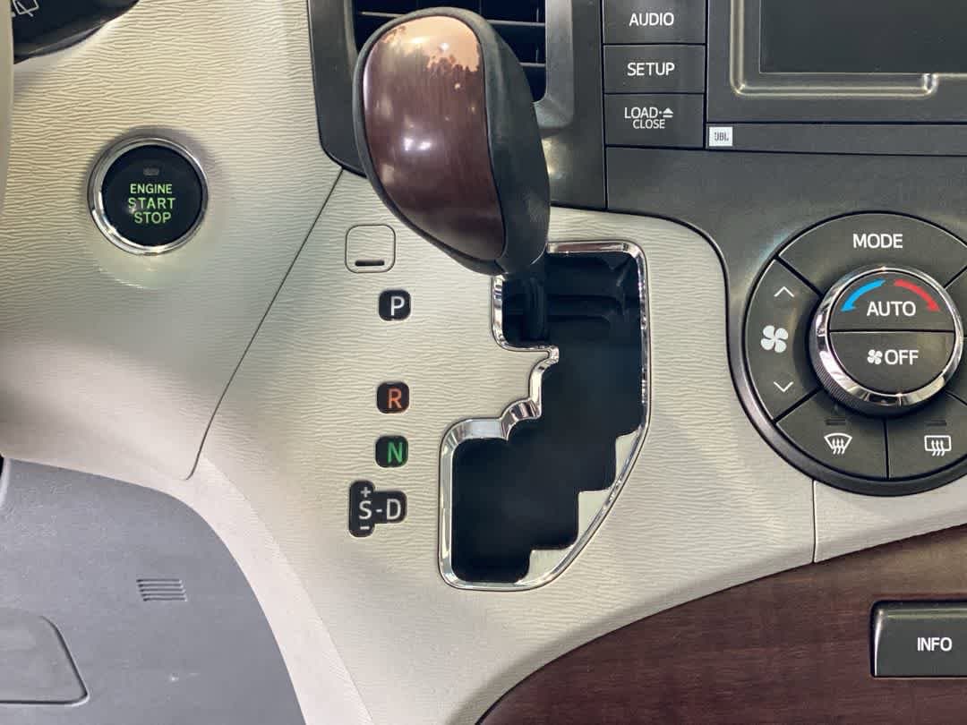 Thumbnail: 2014 Toyota Sienna - 22