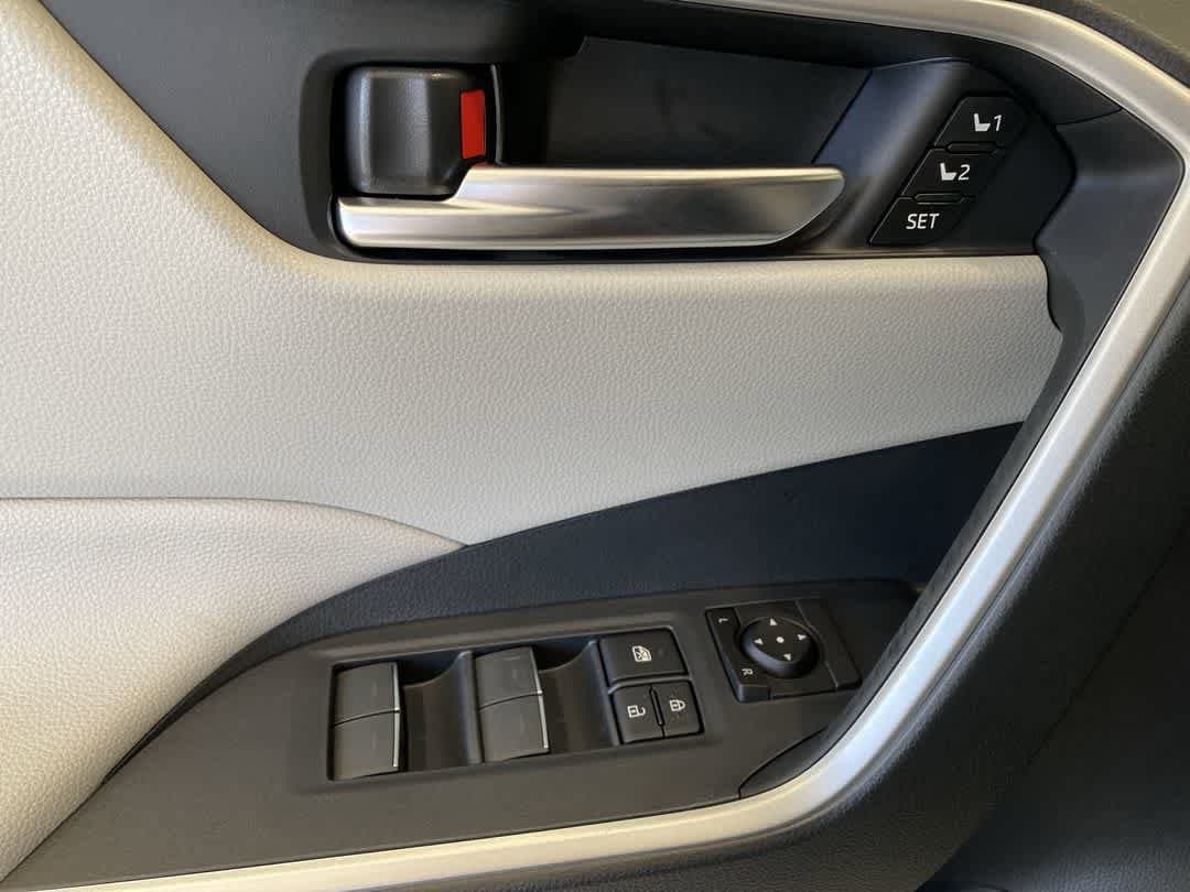 Thumbnail: 2025 Toyota RAV4 - 13