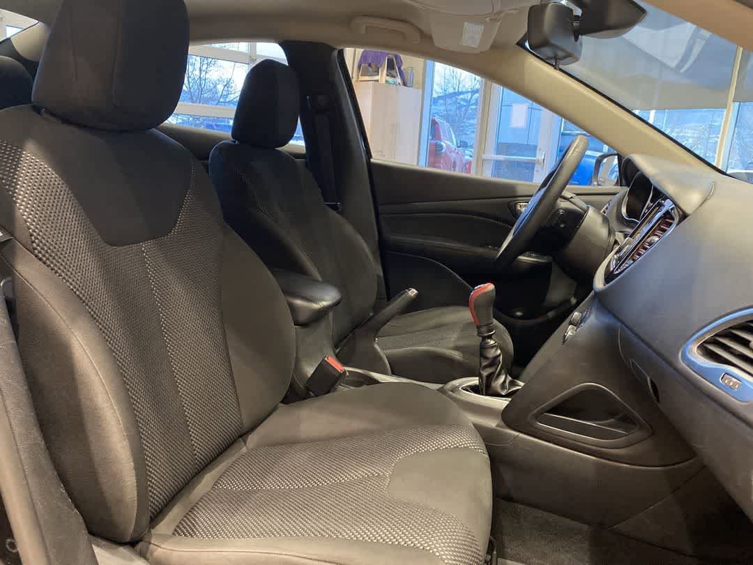 Thumbnail: 2016 Dodge Dart - 22