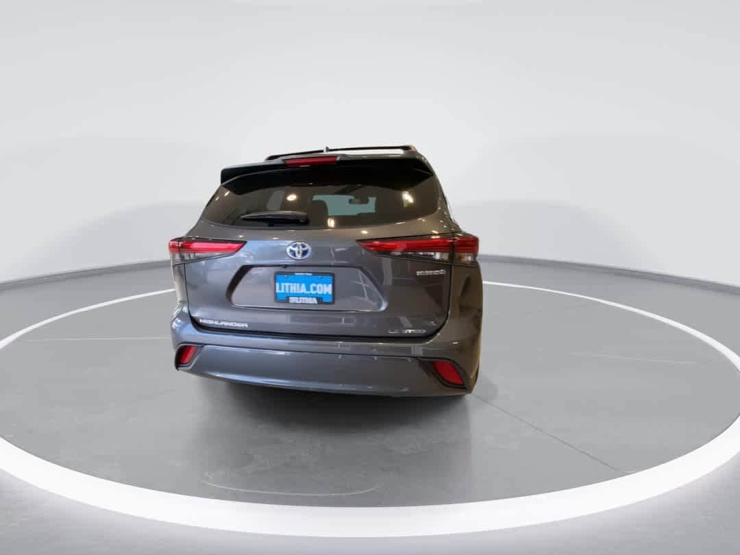 Thumbnail: 2023 Toyota Highlander - 7