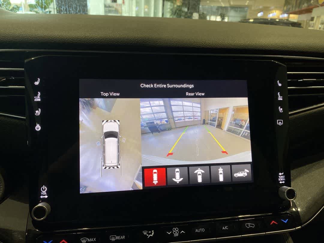 Thumbnail: 2024 Jeep Wagoneer - 17