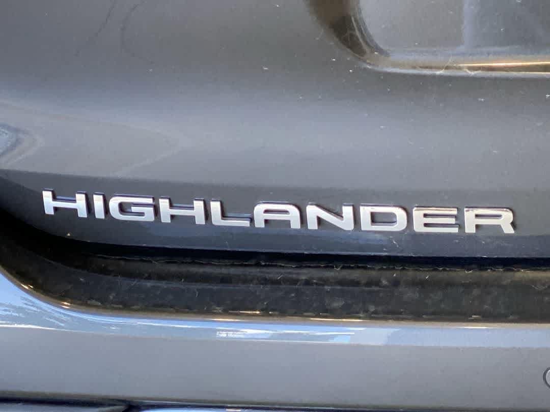 Thumbnail: 2023 Toyota Highlander - 11