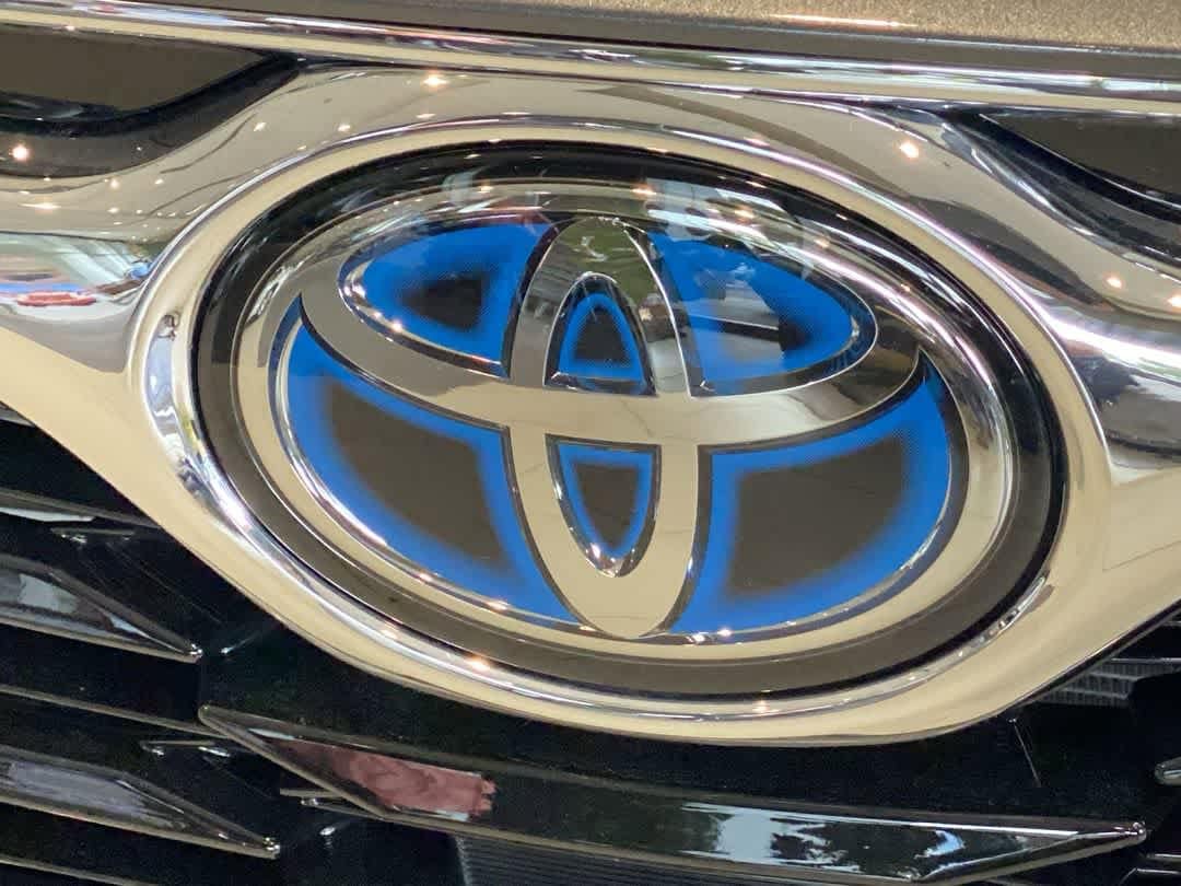 Thumbnail: 2023 Toyota Highlander - 10