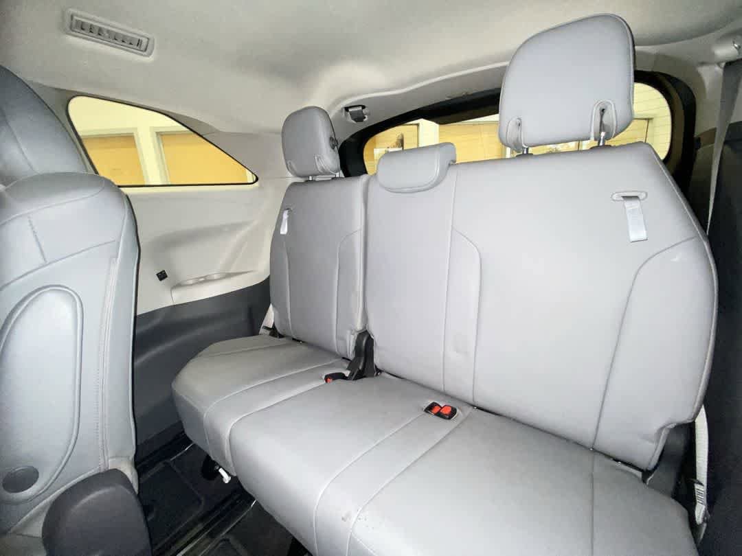 Thumbnail: 2021 Toyota Sienna - 26