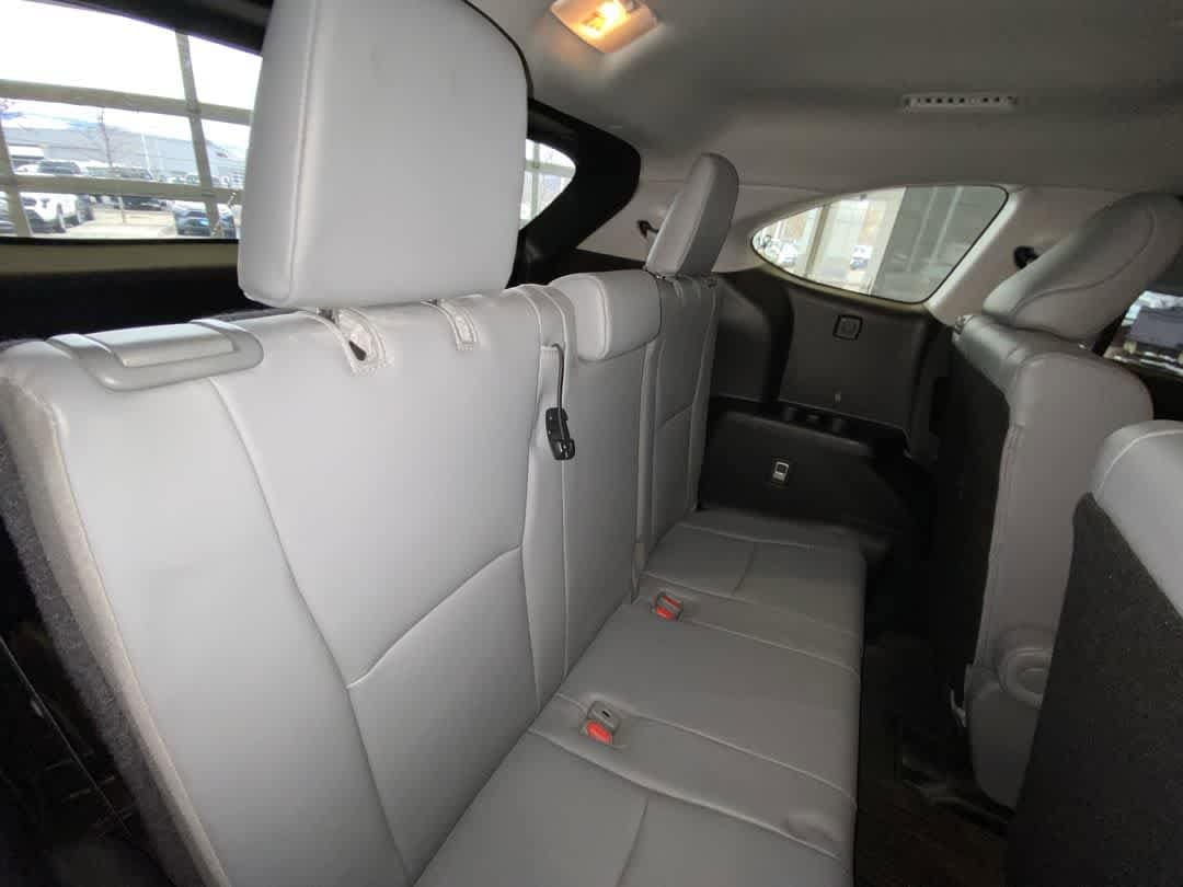 Thumbnail: 2022 Toyota Highlander - 26