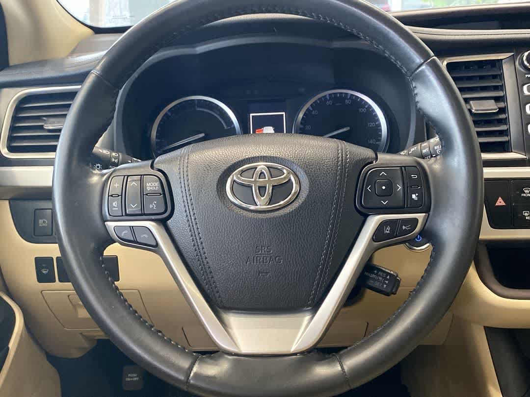 Thumbnail: 2019 Toyota Highlander - 17