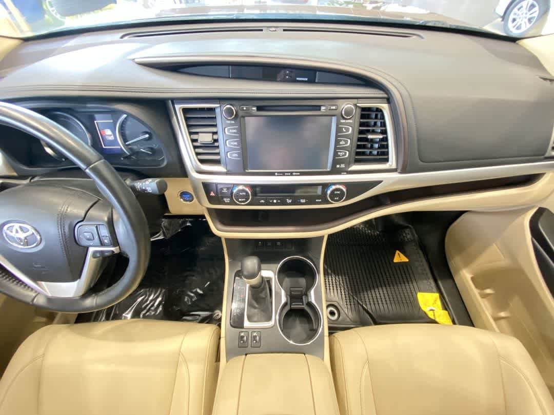 Thumbnail: 2019 Toyota Highlander - 24