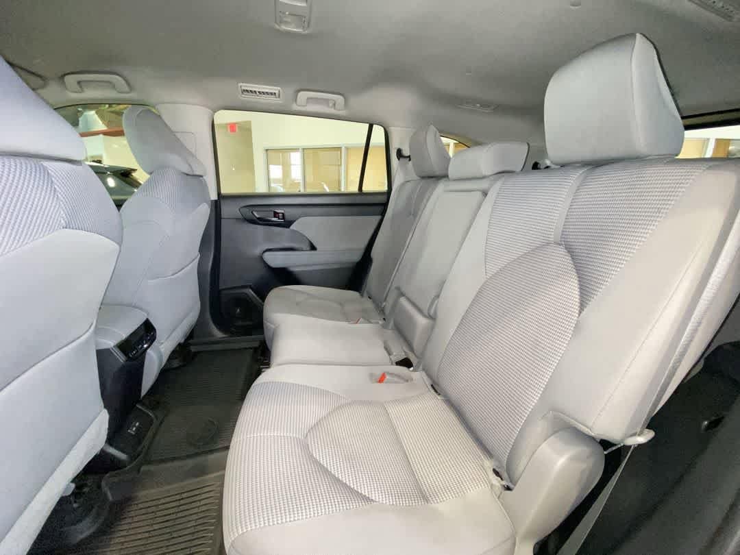 Thumbnail: 2023 Toyota Highlander - 23