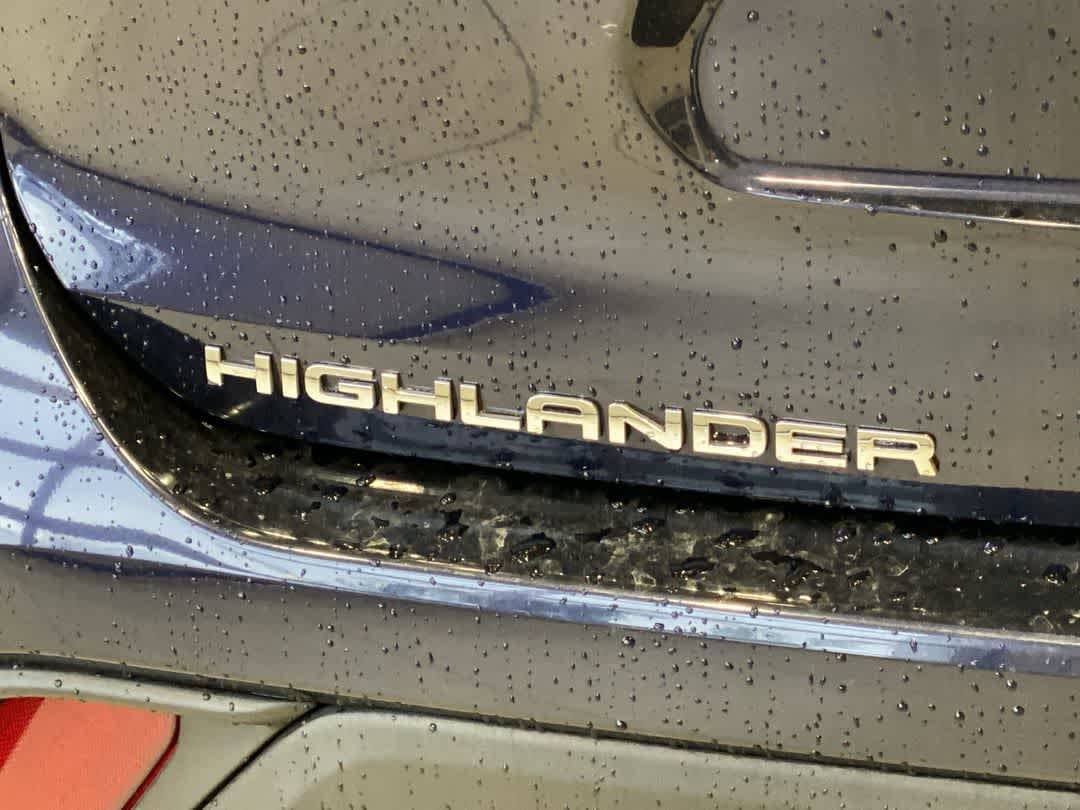 Thumbnail: 2023 Toyota Highlander - 11