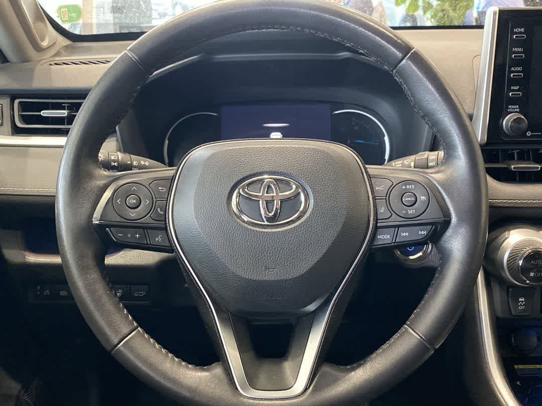 Thumbnail: 2021 Toyota RAV4 - 17