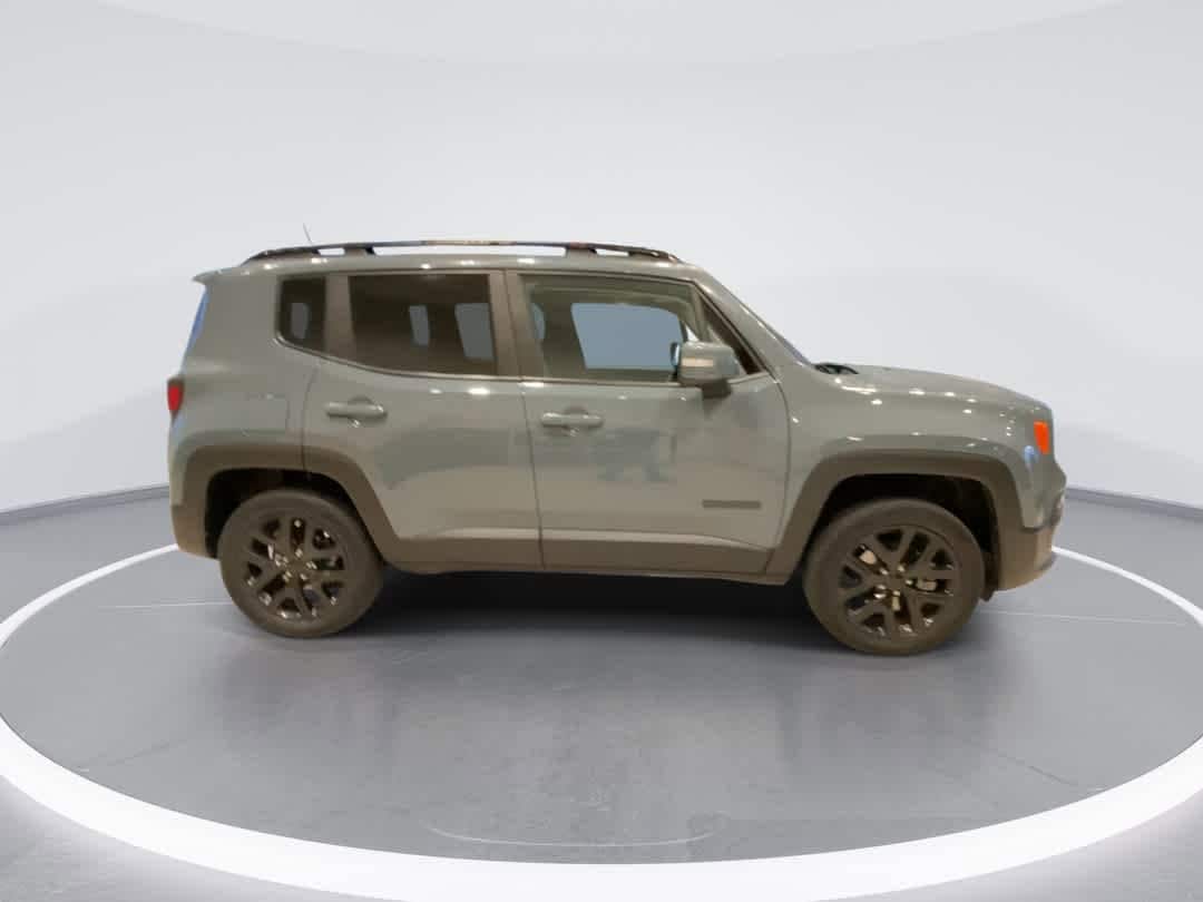 Thumbnail: 2018 Jeep Renegade - 9