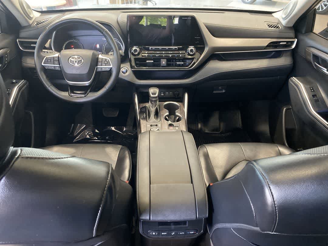 Thumbnail: 2022 Toyota Highlander - 22