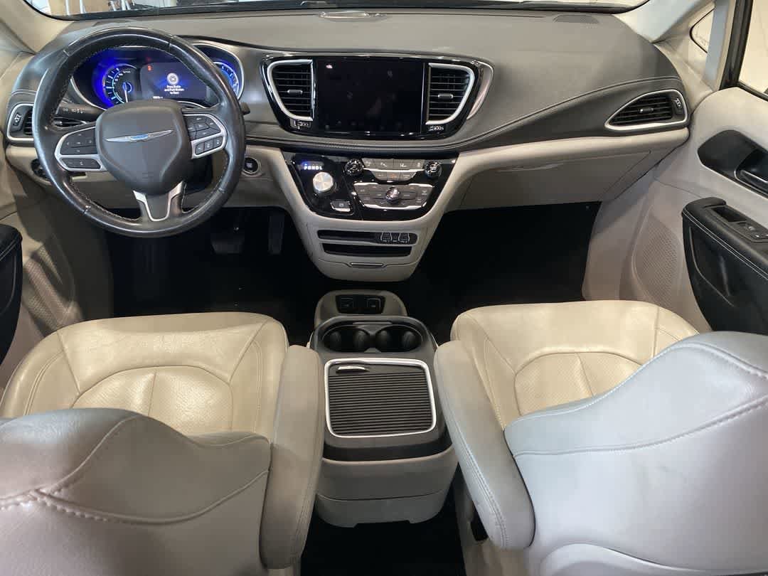 Thumbnail: 2021 Chrysler Pacifica - 23