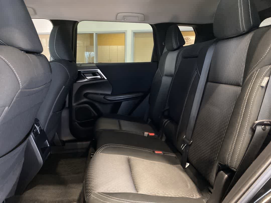 Thumbnail: 2022 Mitsubishi Outlander - 21