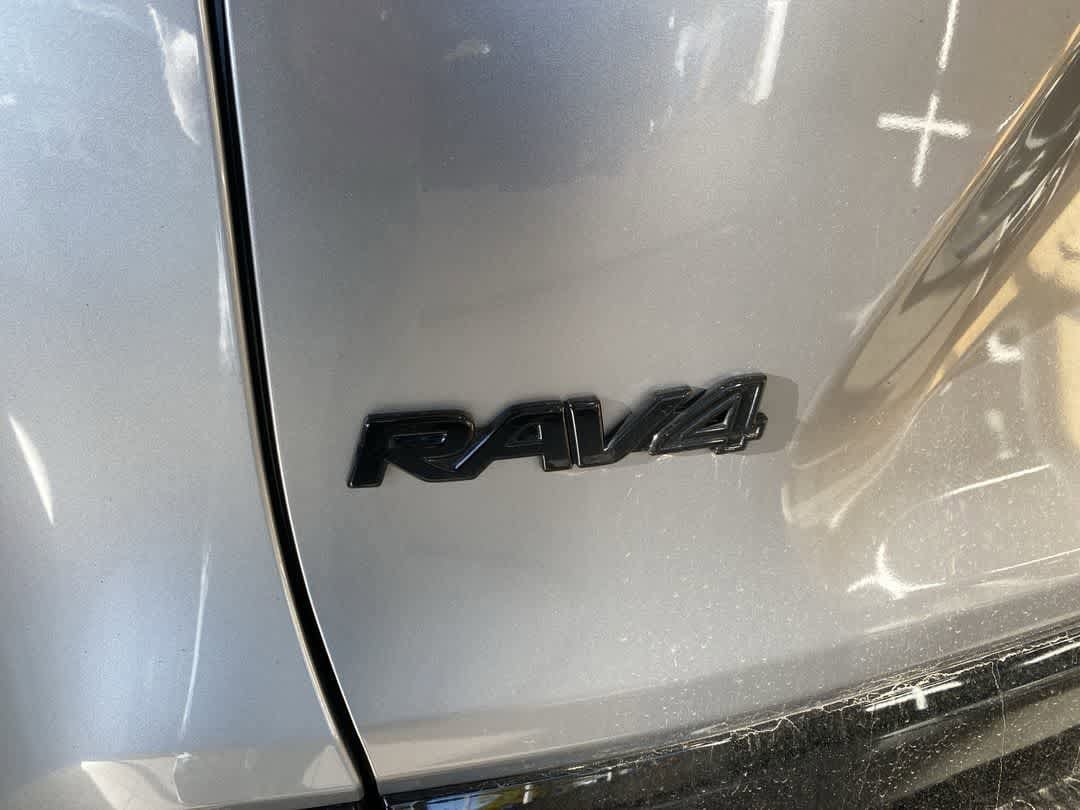 Thumbnail: 2022 Toyota RAV4 - 10