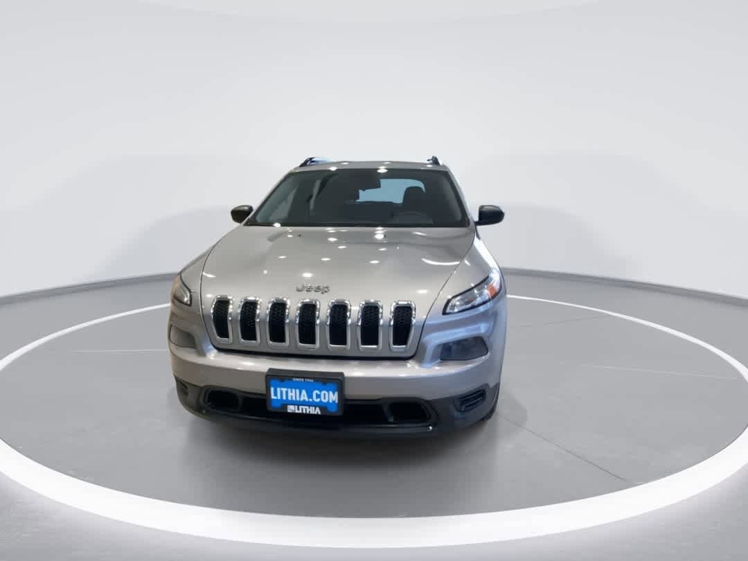 2015 Jeep Cherokee Sport photo 2