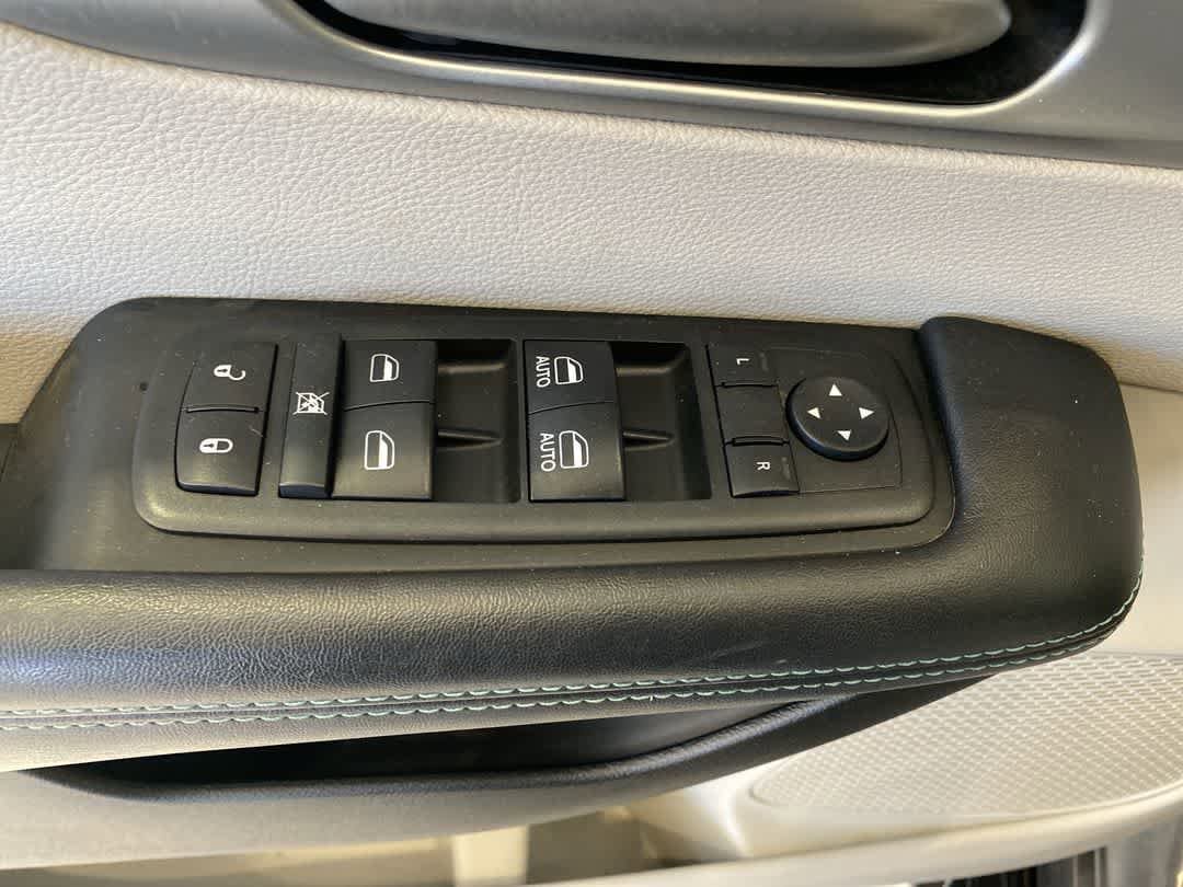 Thumbnail: 2017 Chrysler Pacifica - 13