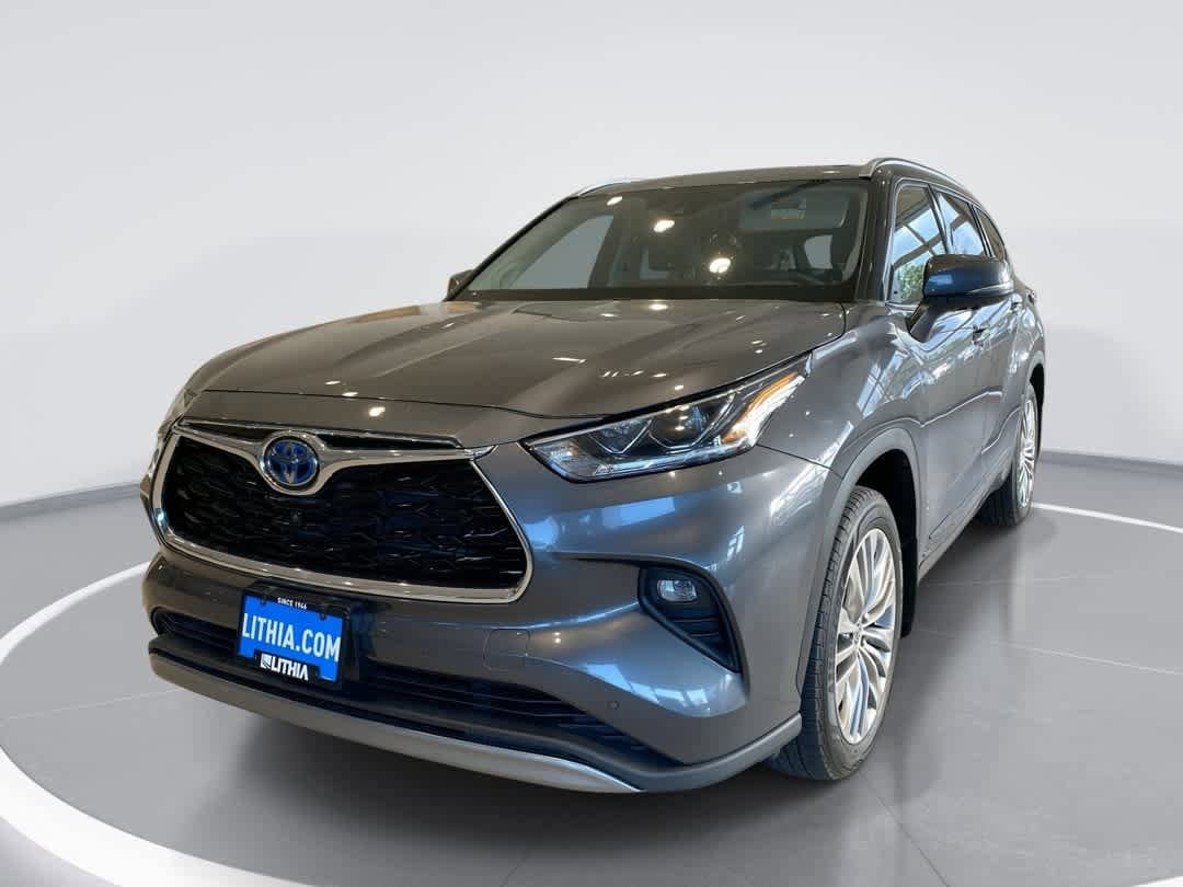 2023 Toyota Highlander Hybrid Platinum AWD's photo