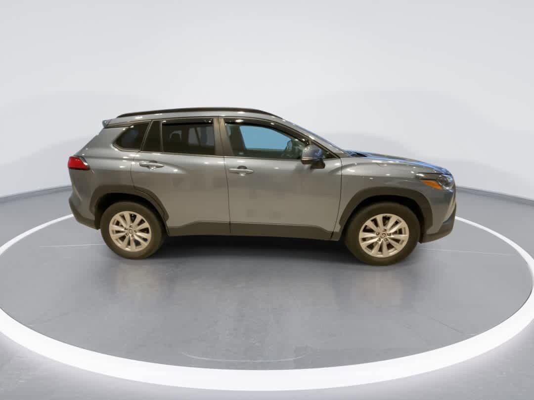 Thumbnail: 2022 Toyota Corolla Cross - 9