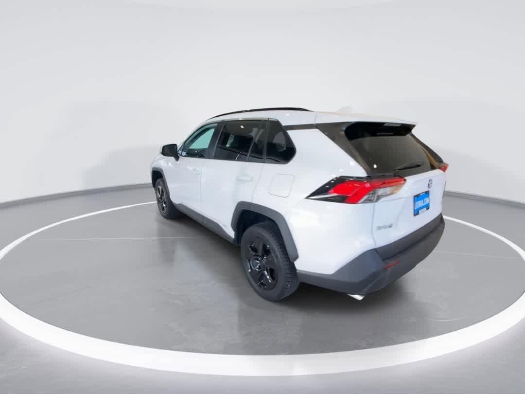 Thumbnail: 2021 Toyota RAV4 - 6
