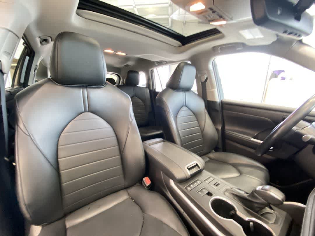 Thumbnail: 2021 Toyota Highlander - 28