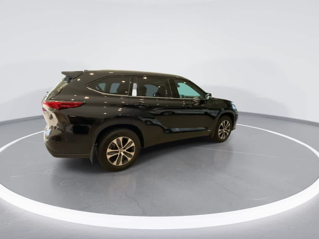 Thumbnail: 2022 Toyota Highlander - 8