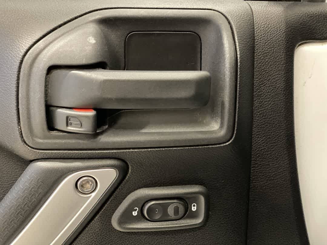 Thumbnail: 2015 Jeep Wrangler - 15