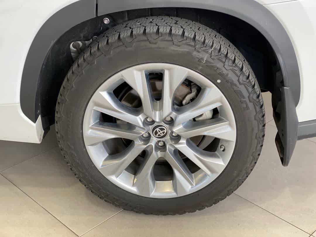 Thumbnail: 2023 Toyota Highlander - 13