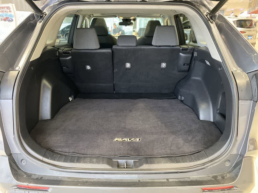 Thumbnail: 2020 Toyota RAV4 - 23