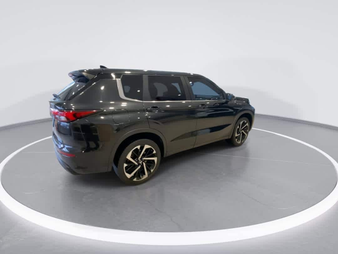 Thumbnail: 2022 Mitsubishi Outlander - 8