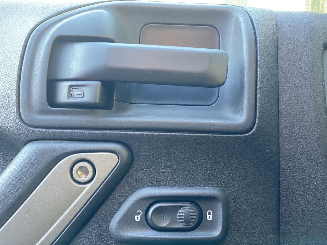 Thumbnail: 2015 Jeep Wrangler - 15