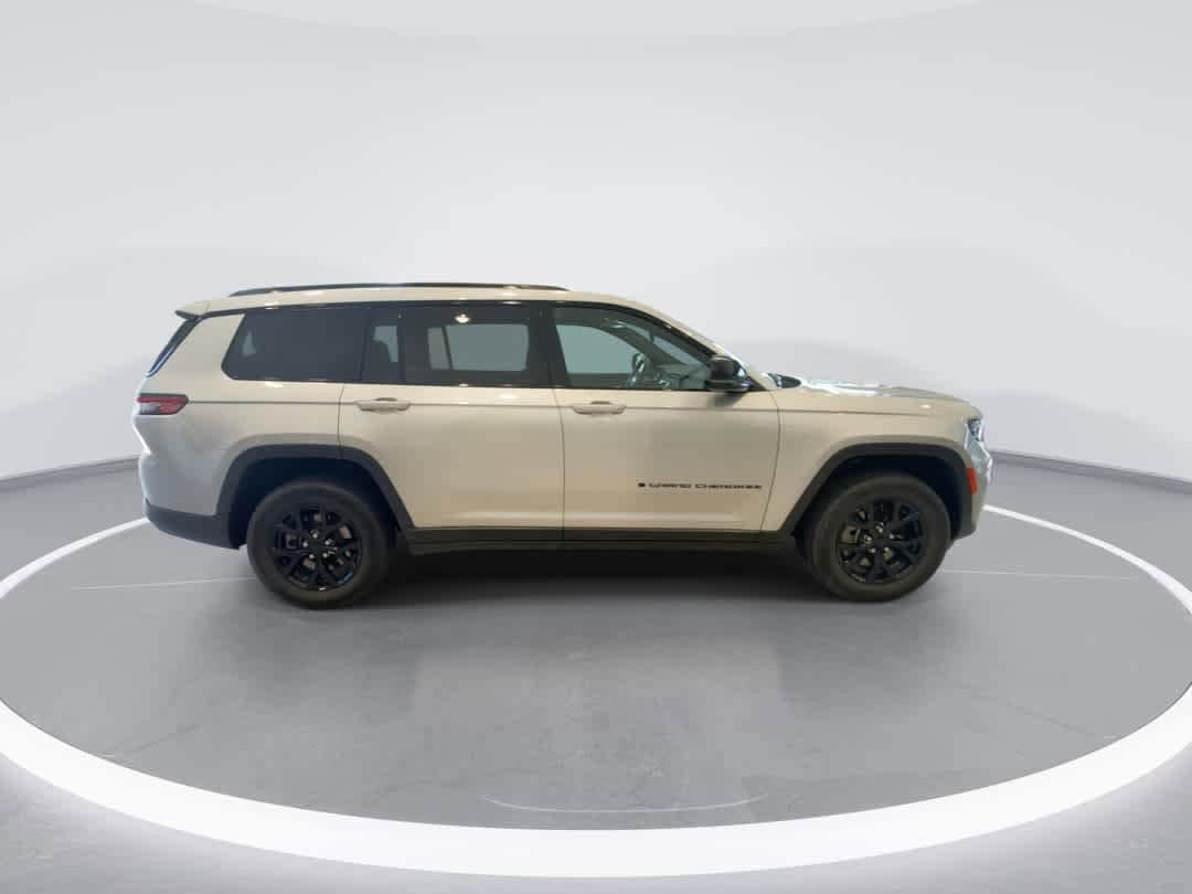 Thumbnail: 2024 Jeep Grand Cherokee L - 9