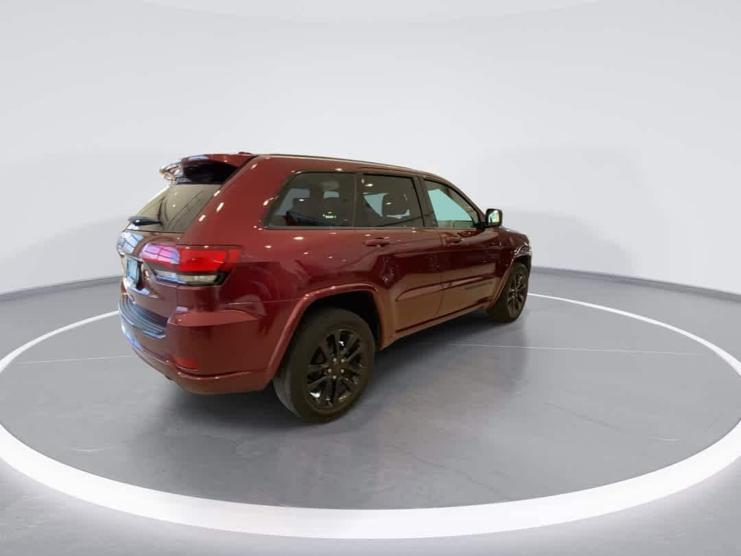 Thumbnail: 2017 Jeep Grand Cherokee - 8